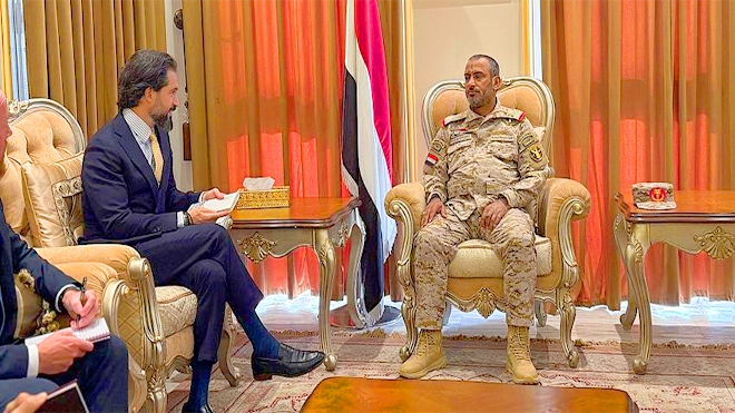 رئيس هيئة الأركان يبحث مع القائم بأعمال السفارة الأمريكية أوجه التعاون العسكري والأمني